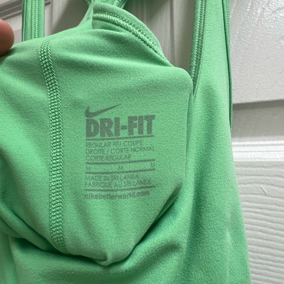 Medium dri fit Nike tank - Picture 2 of 3